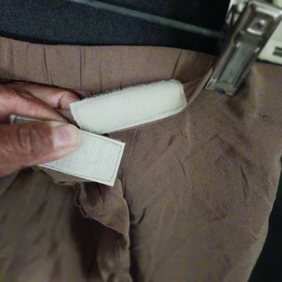 90s Vintage Hugo Buscati Taupe Silk Skirt sz lg - Picture 5 of 11